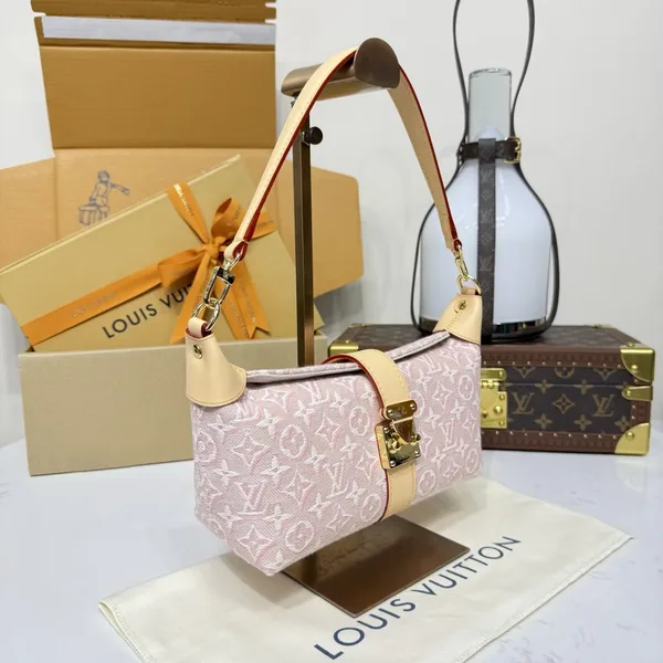 Louis Vuitton Pochette Pink Monogram Emblème Bag product view 2