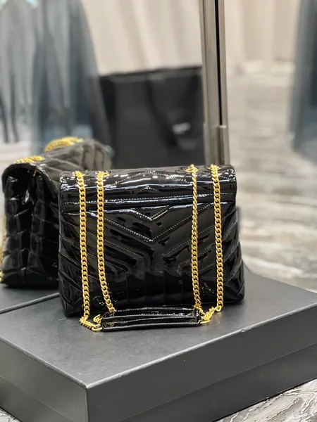 Saint Laurent ‘Loulou Medium’ shoulder bag product view 3