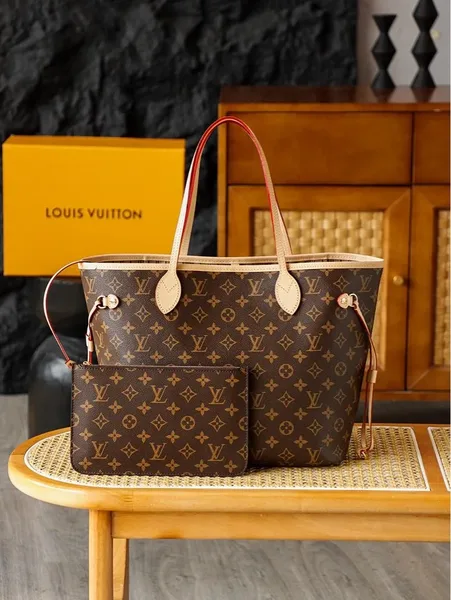 Louis Vuitton Neverfull tote product view 4