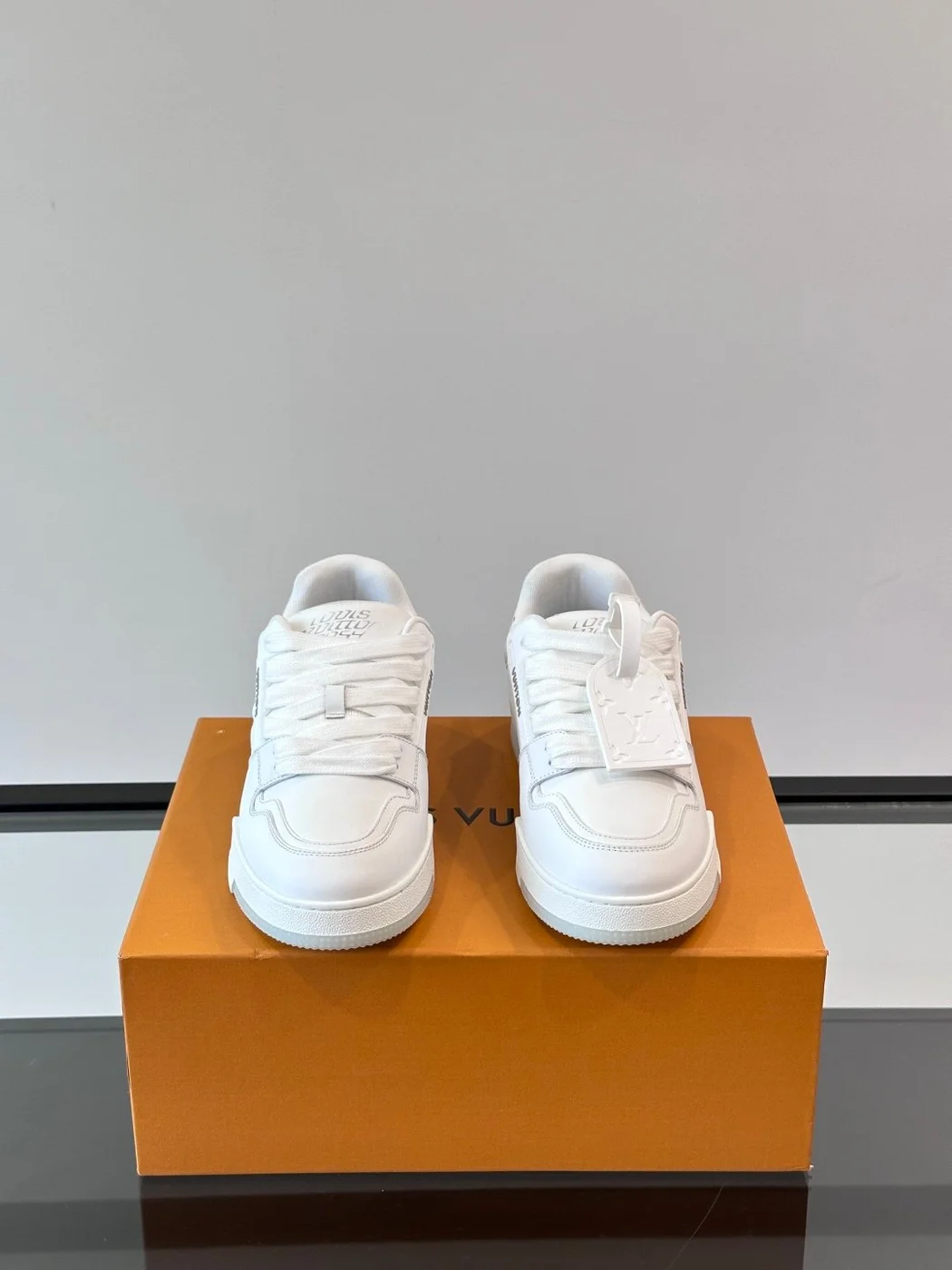 Louis Vuitton Men White Sneakers — Tonal Panel Detail product view 2