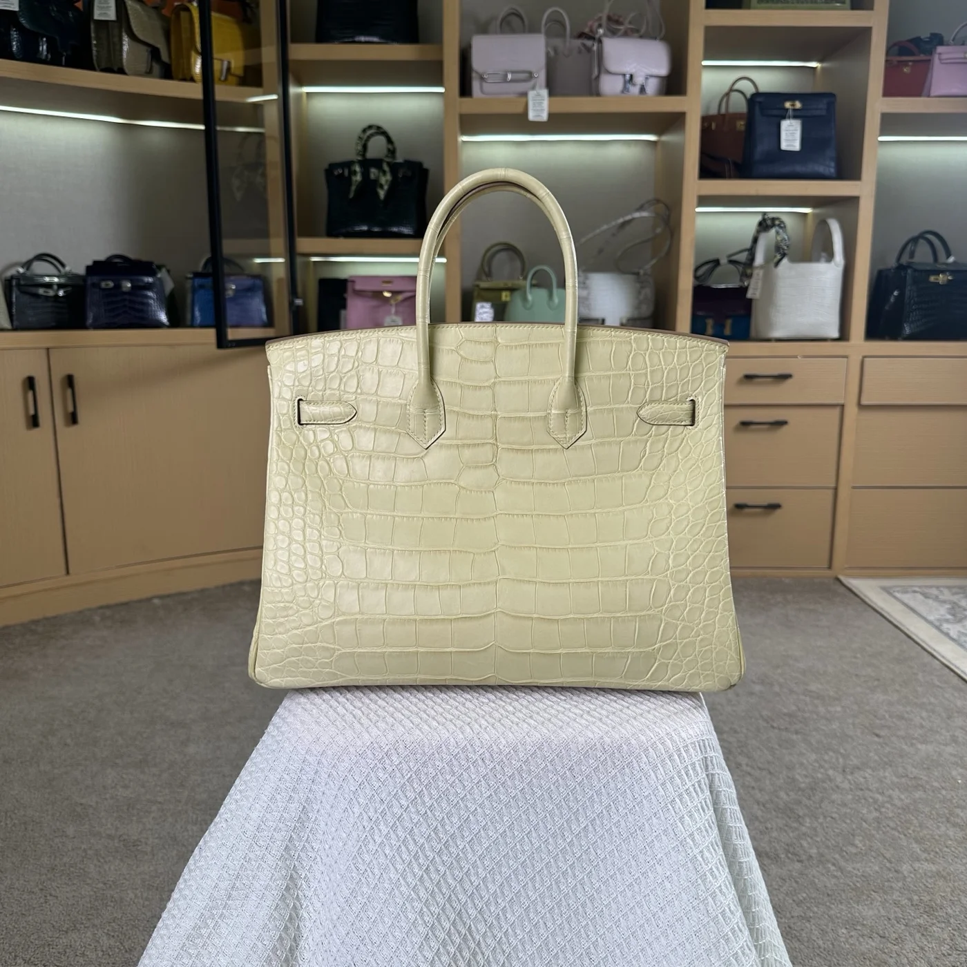 Hermès Birkin 35 cm Crocodile Leather Gold Hardware Bag product view 2