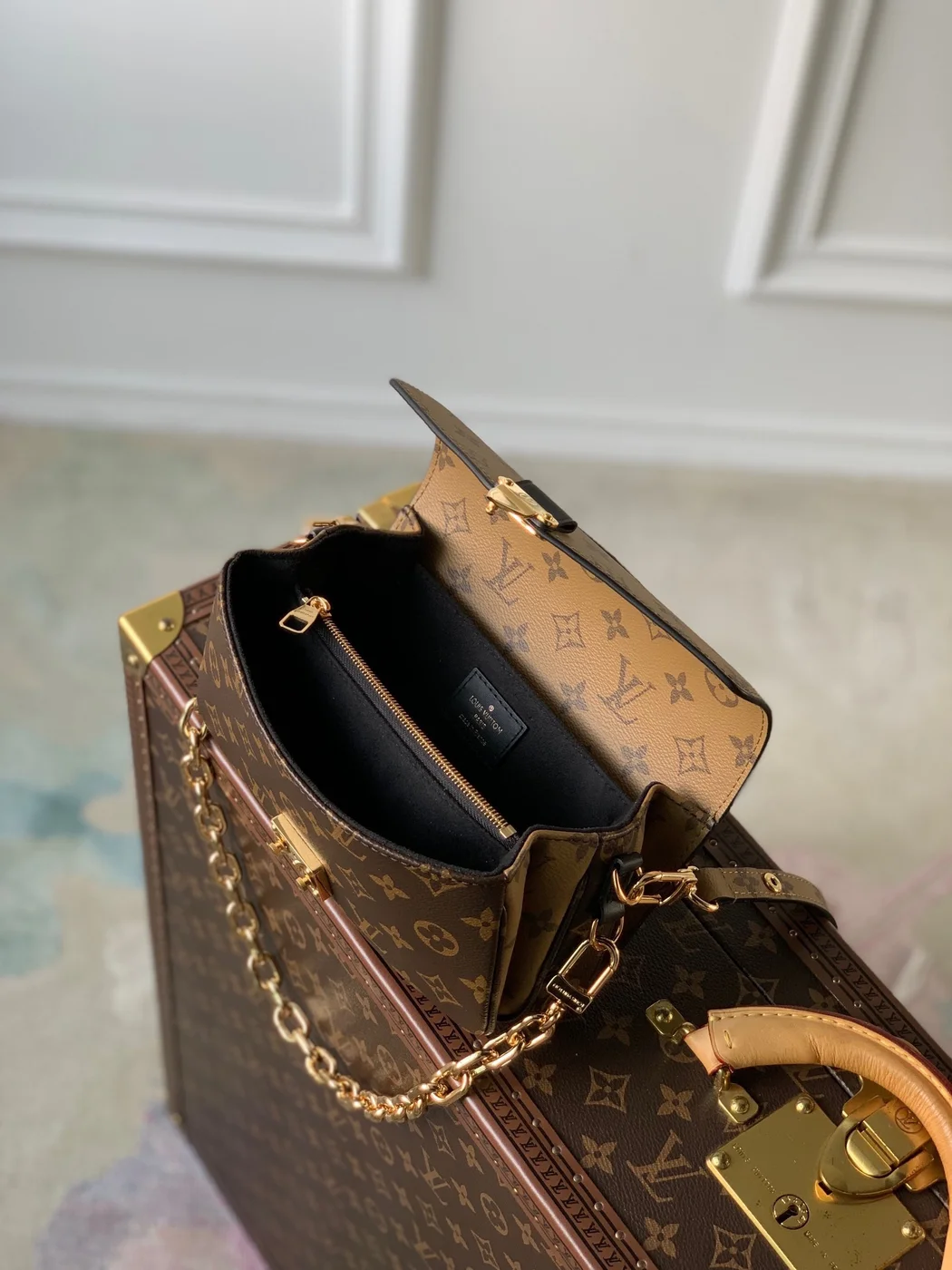 Louis Vuitton Metis Mini Monogram Handbags 21.5×13.5x6cm product view 2
