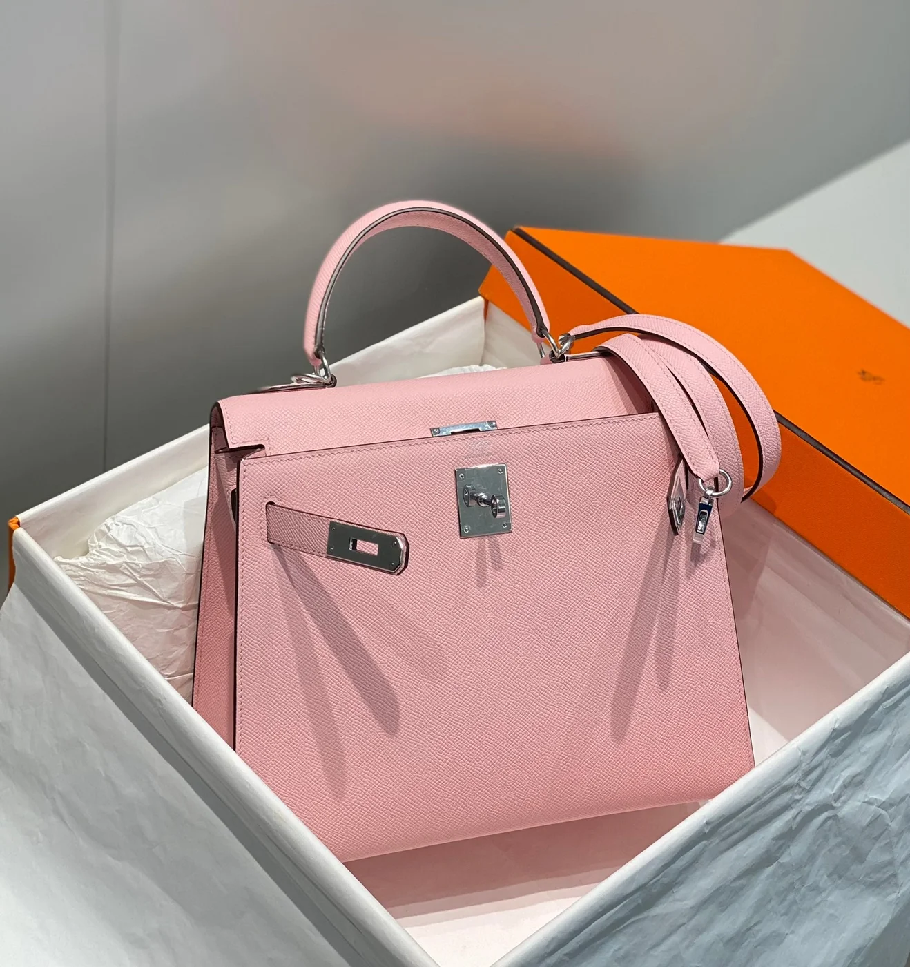 Hermès Kelly 28 cm In Rose Sakura Epsom Silver Hardware Bag product view 3