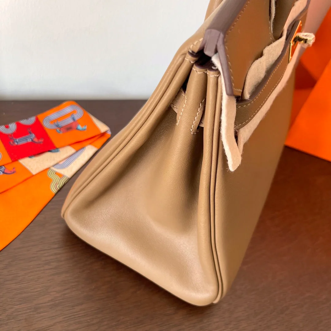 Hermès Birkin 30 cm Beige Swift Leather Gold Hardware Bag product view 4