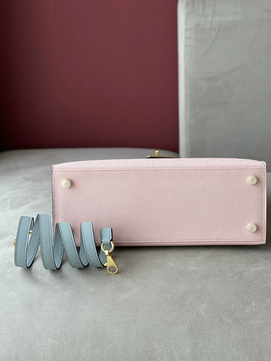 Hermès Kelly 25 Rose Sakura & Gris Perle Chèvre Epsom Leather Gold Hardware Bag product view 6