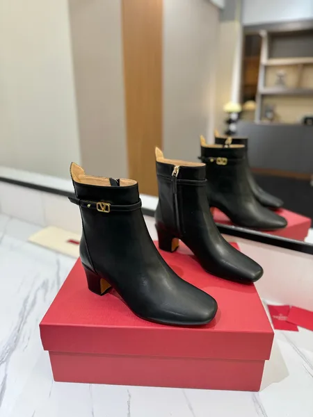 Valentino Women Black Leather Ankle Boots — Heeled Chain-Cuff Style product photo