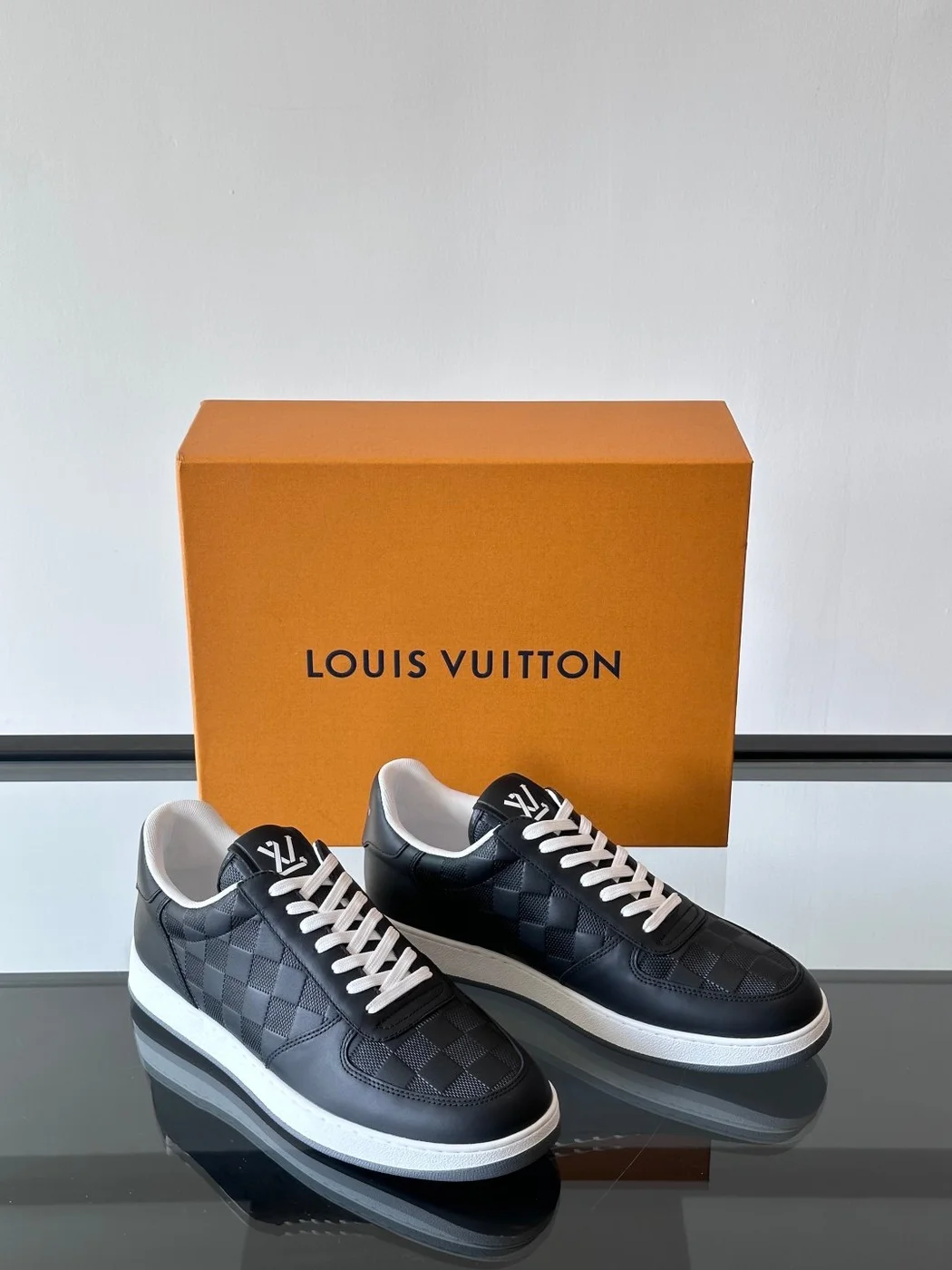 Louis Vuitton Men Black Leather Checkerboard Sneakers product view 5