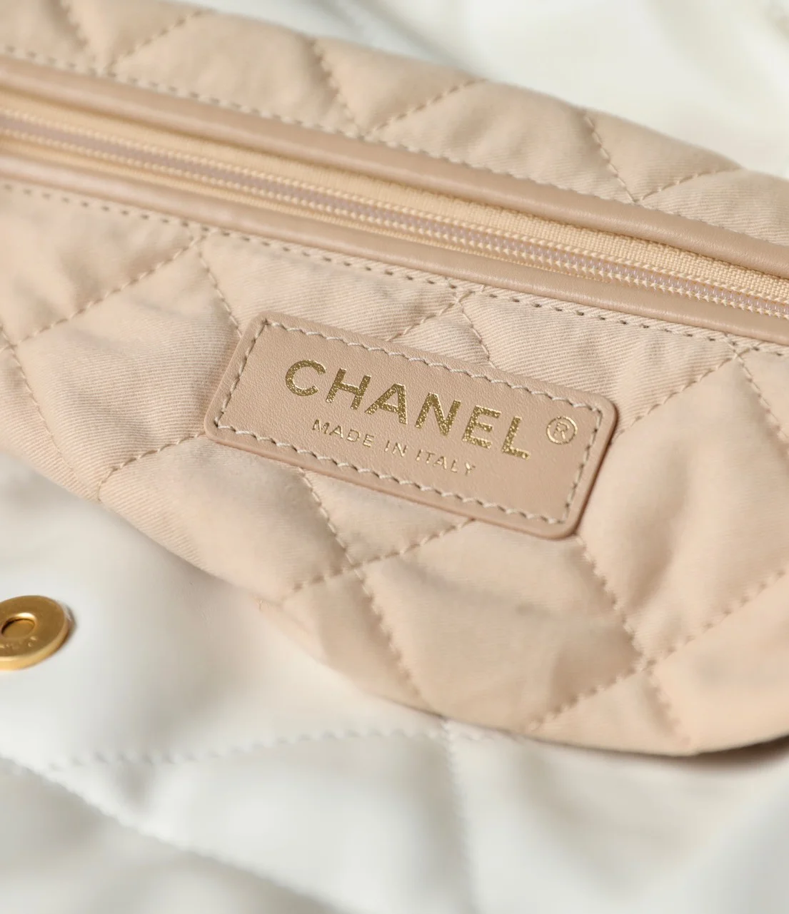 Chanel Handbag 22 Shopping Woman’s White Smooth Leather 35 cm product view 4