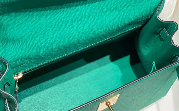 Hermès Kelly 28 cm In Vert Vertigo Epsom Calfskin Gold Hardware Bag product view 7