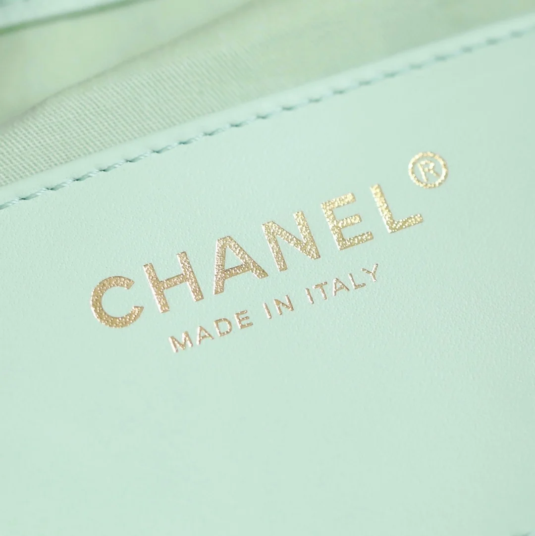 Chanel 25 Handbag 30 In Green Cavier Gold Hardware product view 7