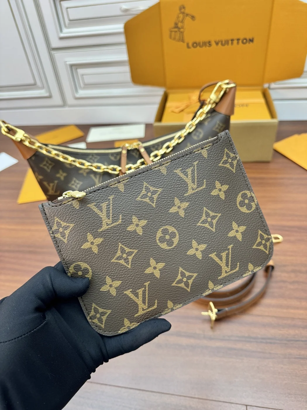 Louis Vuitton Loop Hobo bag in Monogram product view 4