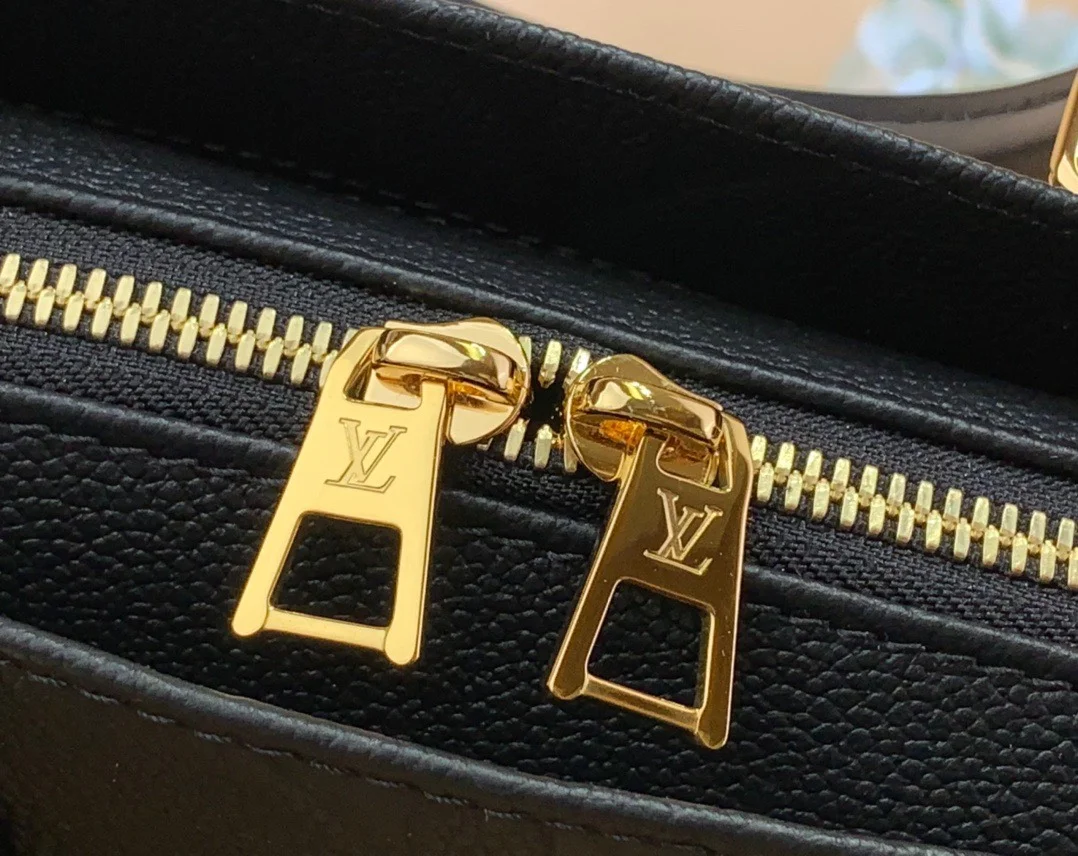 Louis Vuitton On The Go Mini Black Handbags 25x13x10cm product view 3