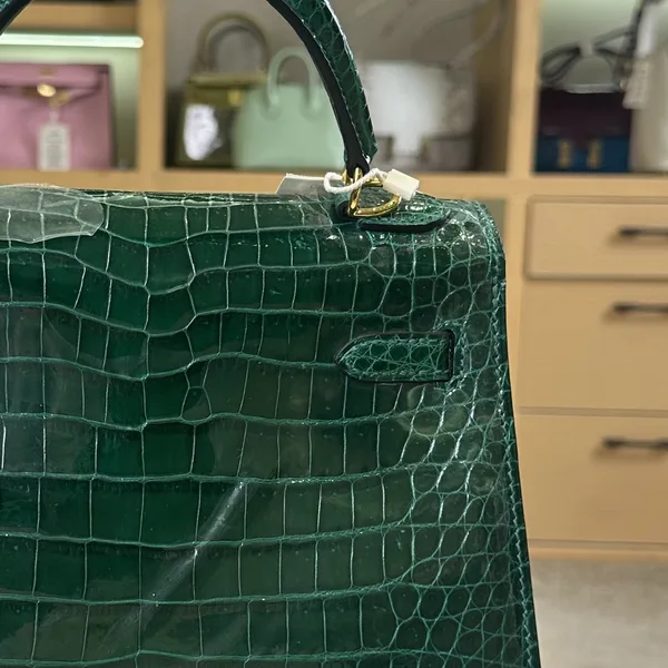Hermès Kelly 25 cm Emerald Green Gold Hardware Bag product view 8