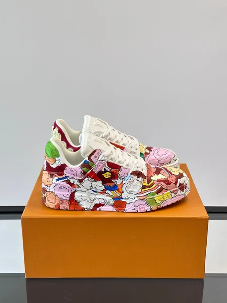 Louis Vuitton Men Multicolor Leather Sneakers product photo