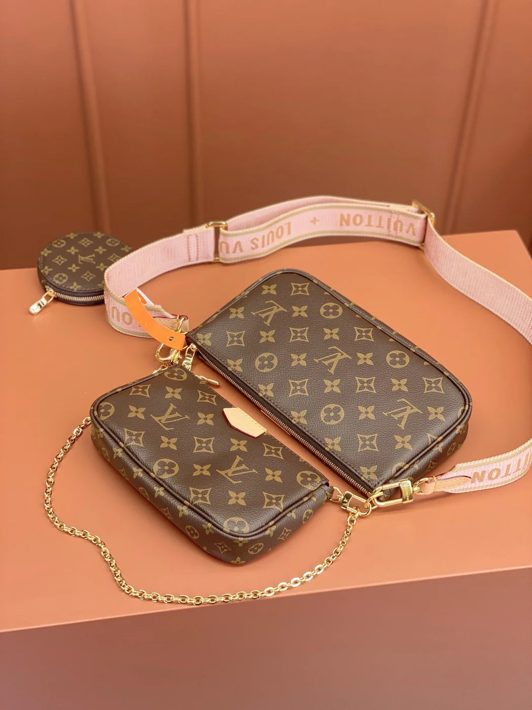 Louis Vuitton Multi Pochette Handle Monogram Handbags 24x16x6cm product view 4