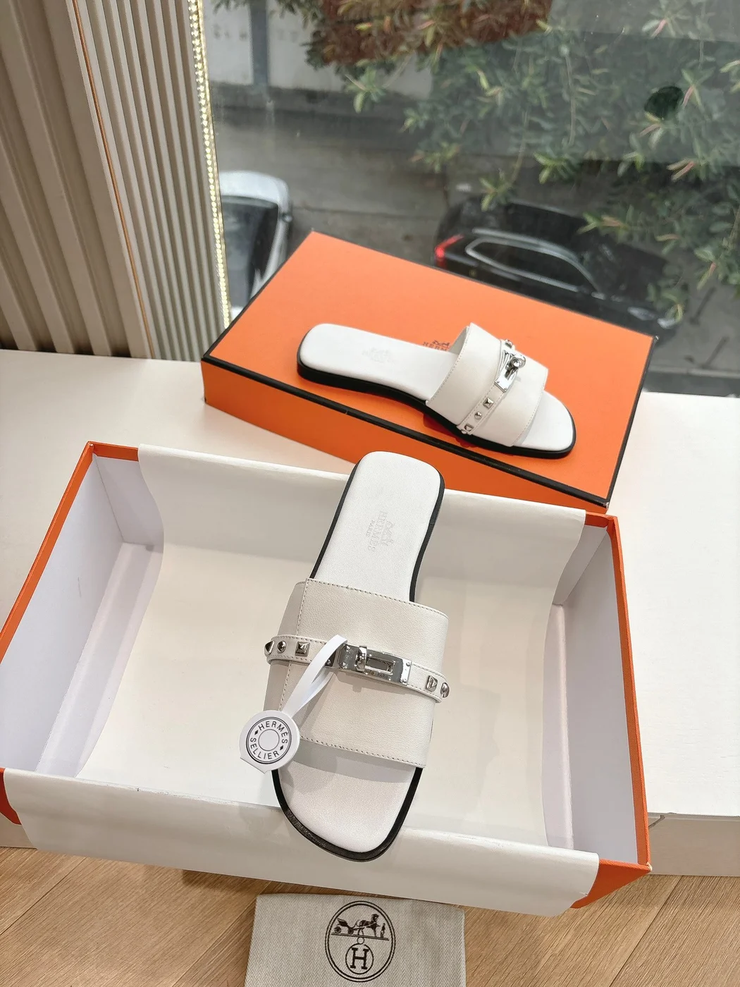 Hermès Women White Leather Slide Sandals product view 4
