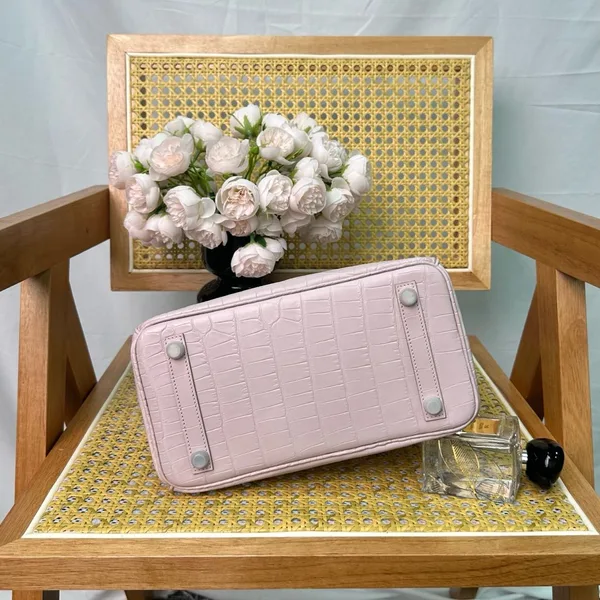 Hermès Birkin 25 cm Sakura Pink Crocodile Leather Gold Hardware Bag product view 4