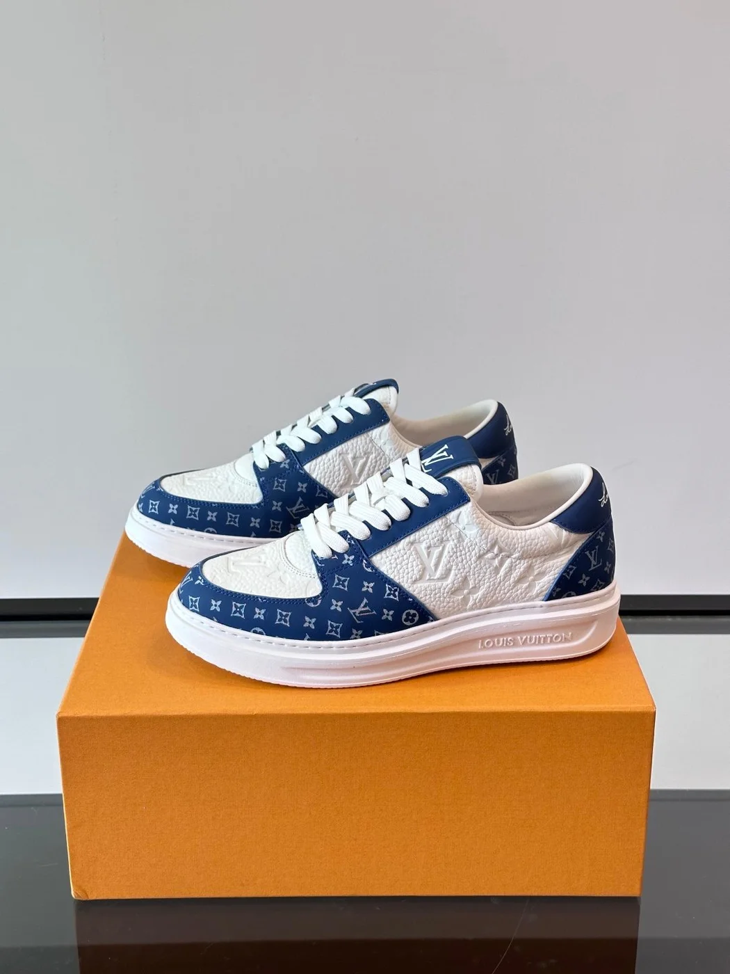 Louis Vuitton Low-Top Sneakers Blue and White Pattern product view 3