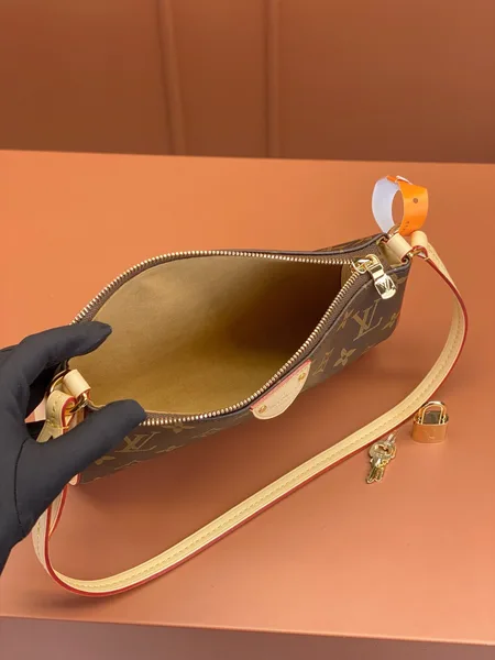 Louis Vuitton Pochette Tirette bag in monogram coated canvas product view 5