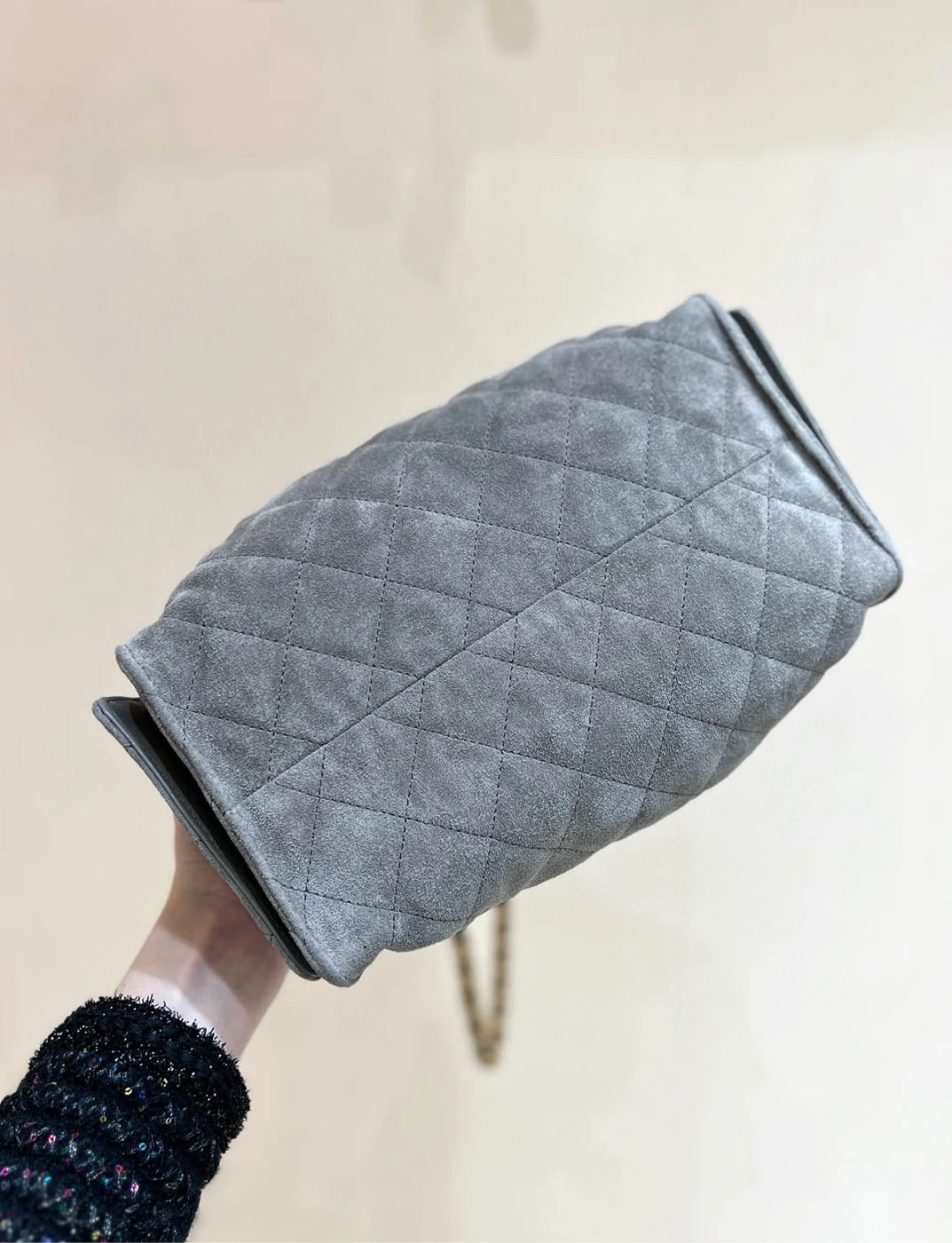 Chanel 25 Handbag In Grey 30 Suede Gold Hardware product view 4