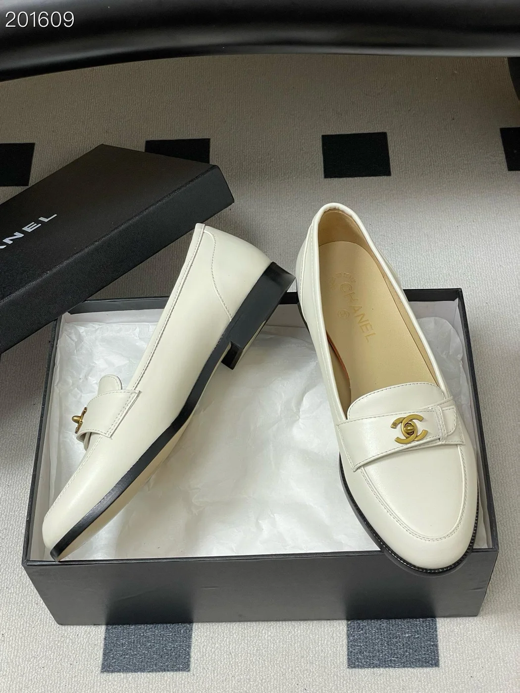 Chanel Loafers White product view 1