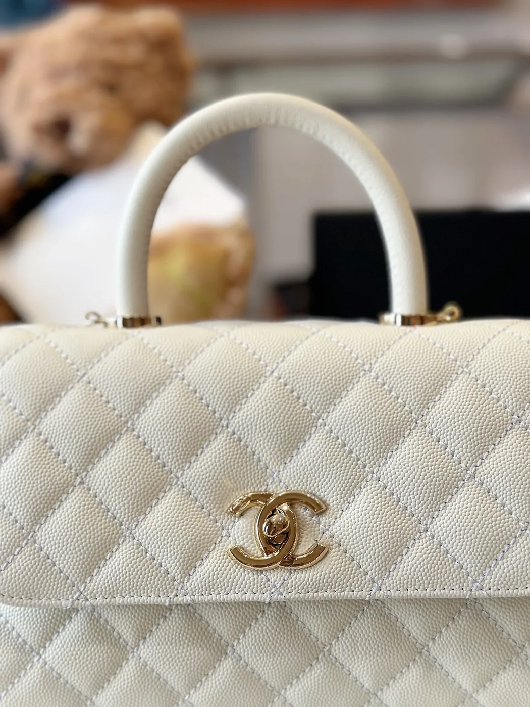 Chanel Small 24 cm Coco Handle in White Caviar Bag product view 3