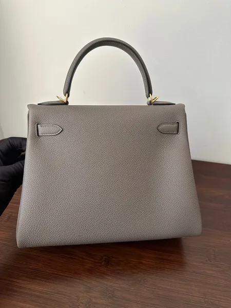 Hermès Kelly 28 cm Etain Togo Gold Hardware Bag product view 4