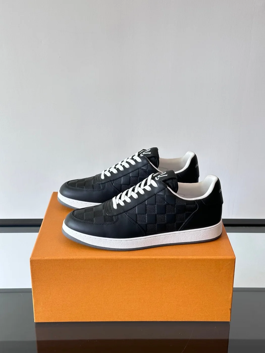 Louis Vuitton Men Black Leather Checkerboard Sneakers product view 3
