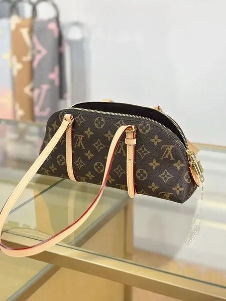 Louis Vuitton Squire East West bag Monogram product view 7
