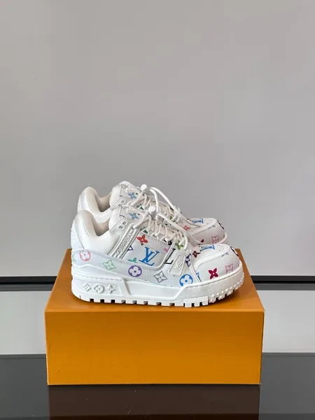 Louis Vuitton Men White Leather Multicolor Pattern Sneakers product photo