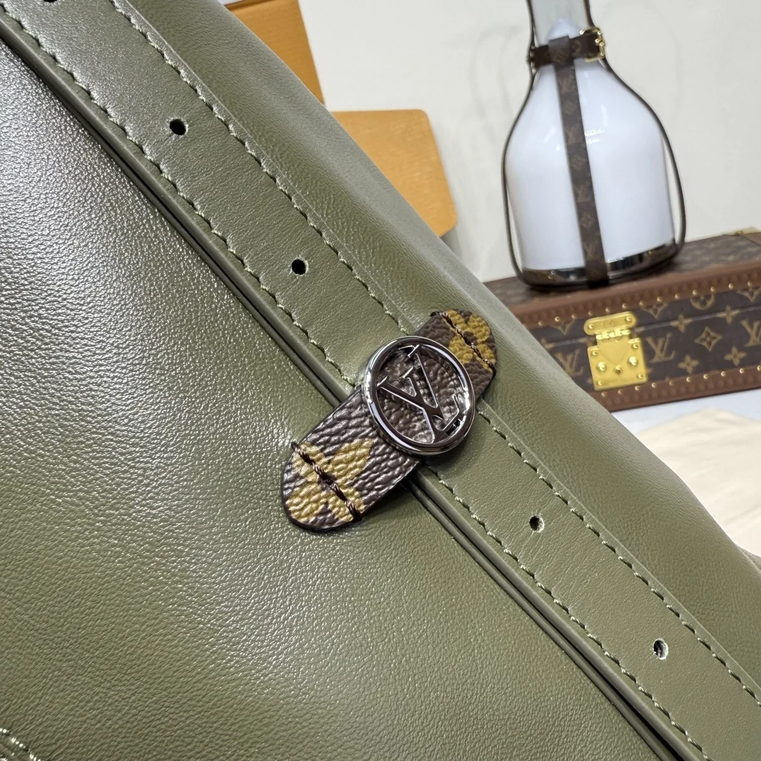 Louis Vuitton Carryall Vibe MM Bag product view 6