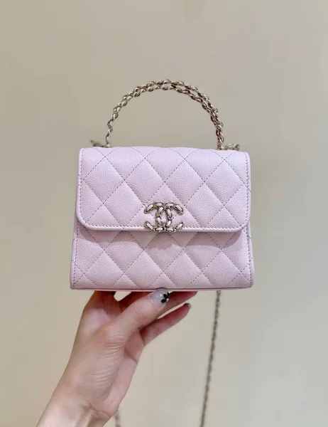 Chanel 25S Double C Logo Diamond Shiny Calfskin Bag product photo