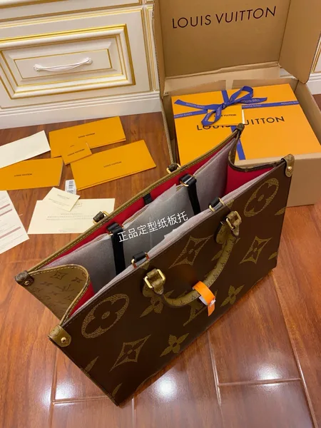 Louis Vuitton OnTheGo GM Monogram Giant Reverse canvas Bag product view 2