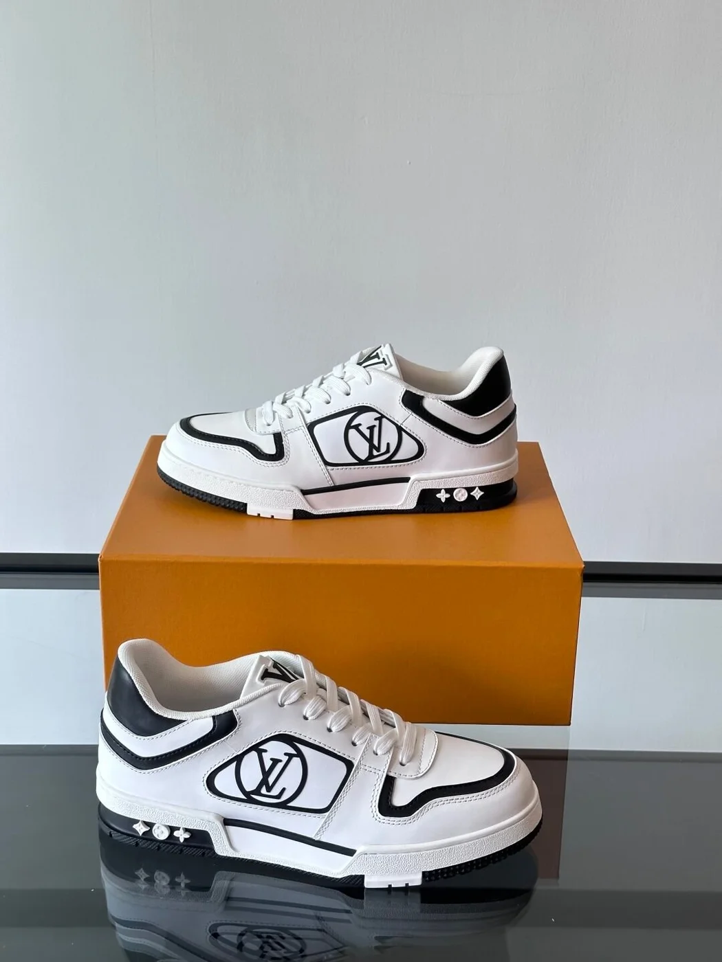 Louis Vuitton Men White Black Leather Sneakers product view 4
