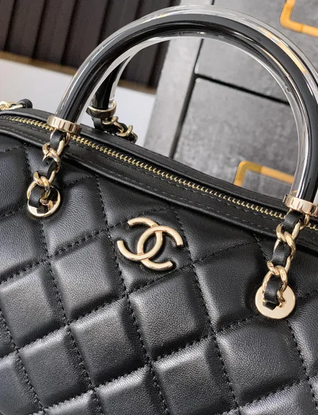 Chanel Matelasse Black Shoulder Bag Leather product view 5