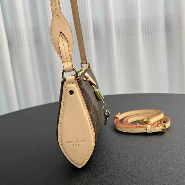Louis Vuitton Pochette Tirette bag in Monogram Canvas product view 5