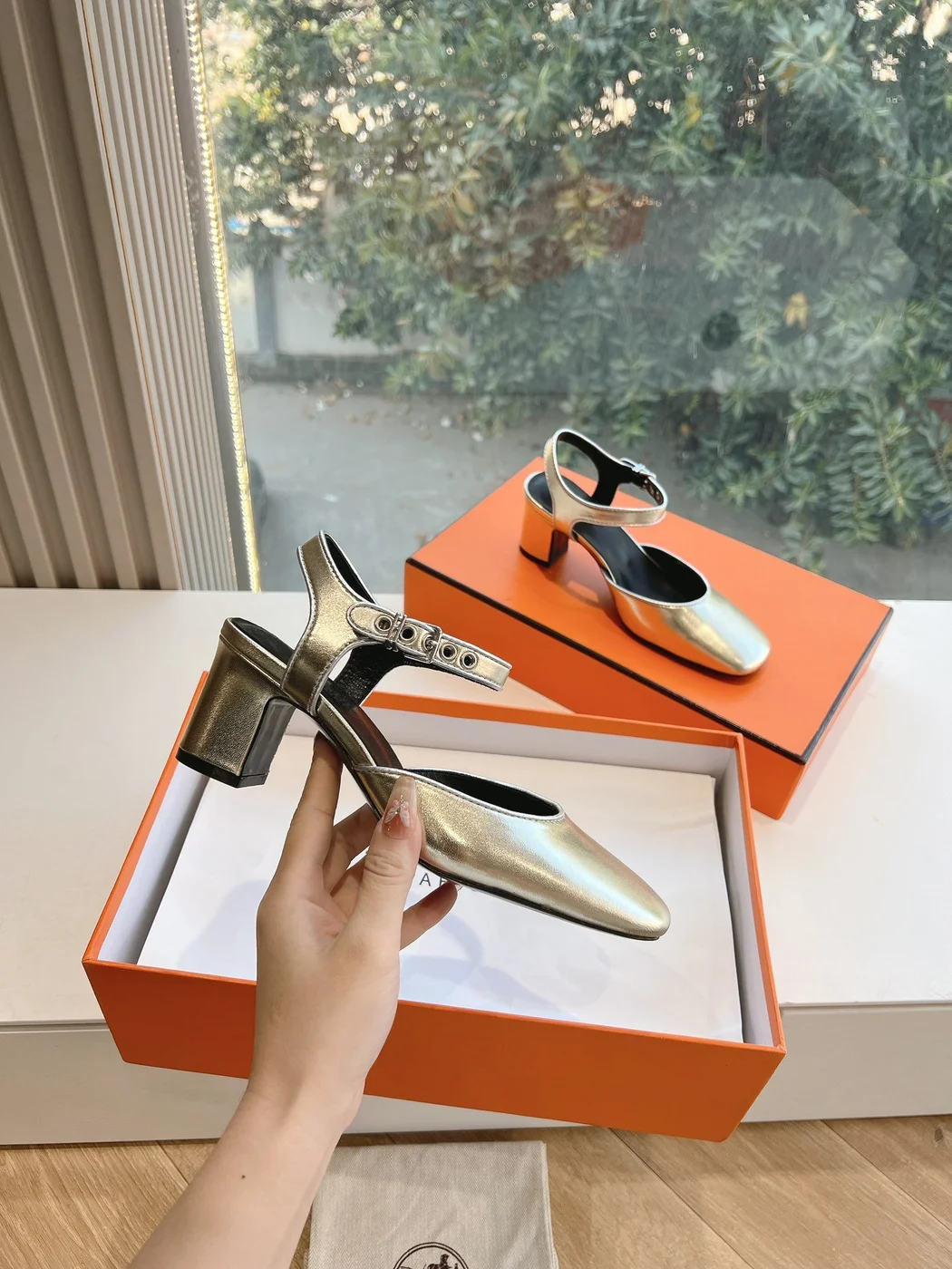 Hermès Women Silver Leather Square Toe Heels product view 3