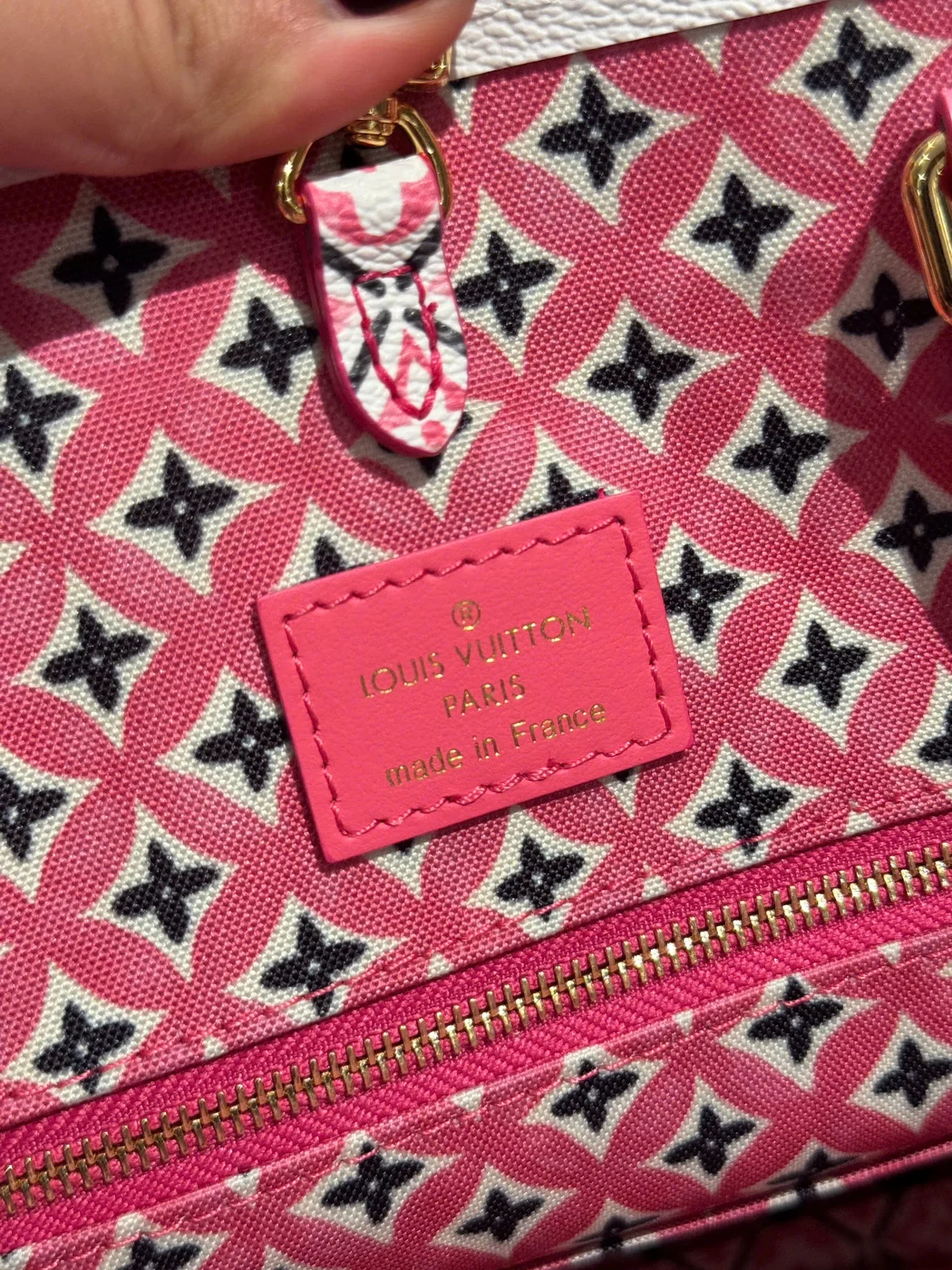 Louis Vuitton Onthego Monogram Pattern 35 cm Bag product view 5