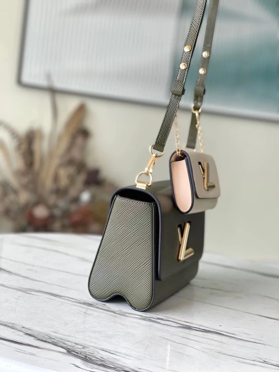 Louis Vuitton Twist Cowhide Leather Handbags Woman’s 24 cm product view 3