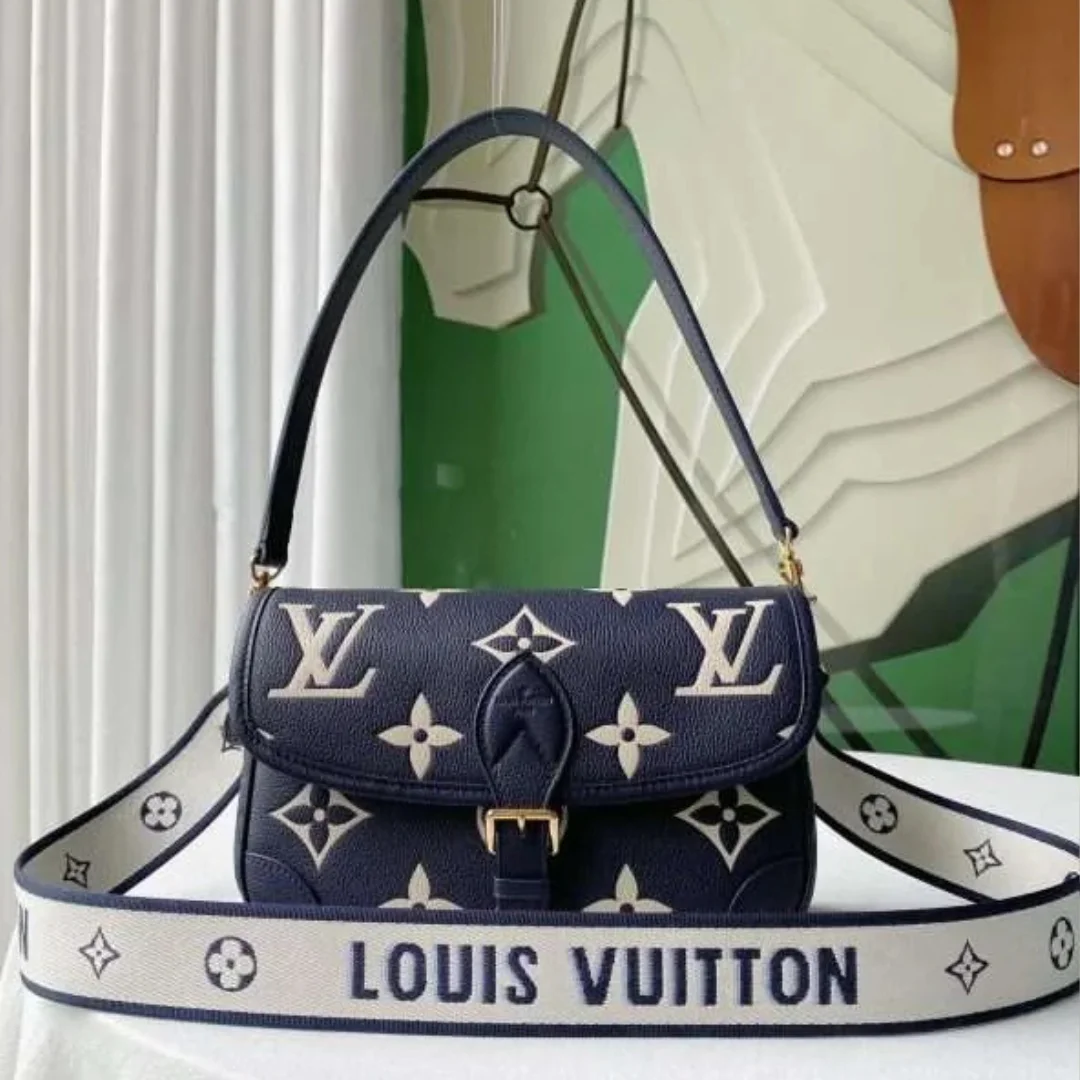 Louis Vuitton Diane Handbags Embossed Pattern 23x16x8.5 cm product view 1