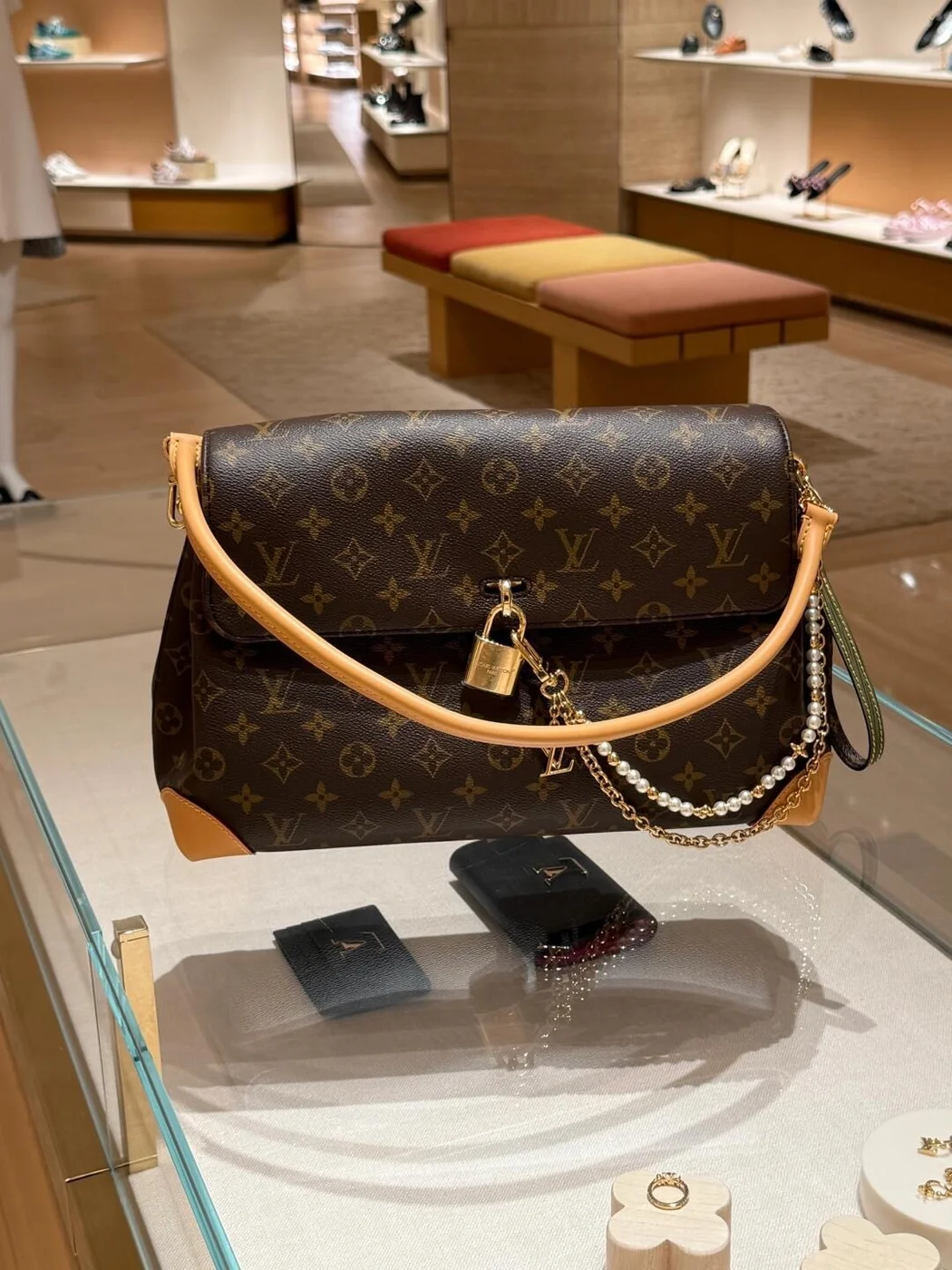 Louis Vuitton Hide Away MM bag in Monogram canvas product view 3