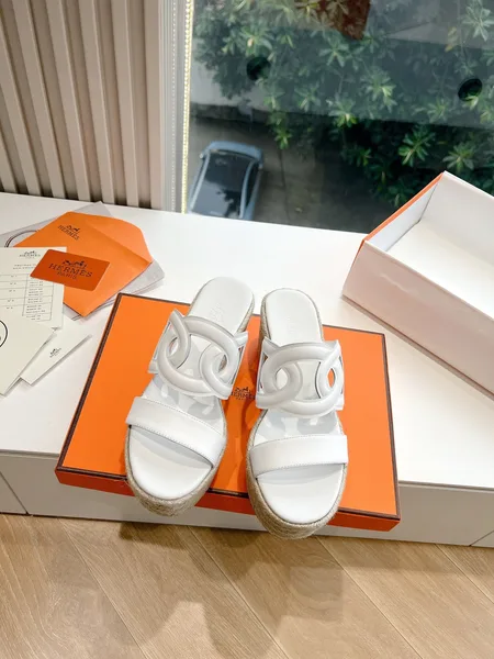 Hermès Women White Leather Espadrille Sandals product photo