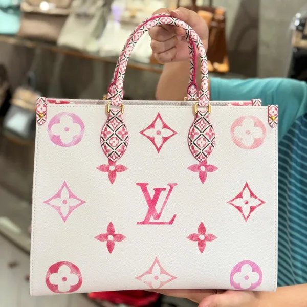 Louis Vuitton Onthego Monogram Pattern 35 cm Bag product photo