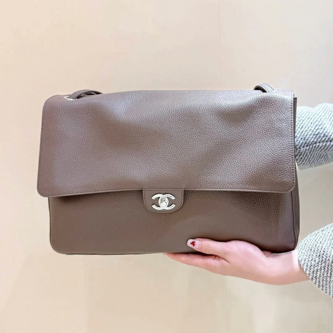 Chanel Maxi Flap bag in Taupe Grained Calfskin SS26 Collection product view 1