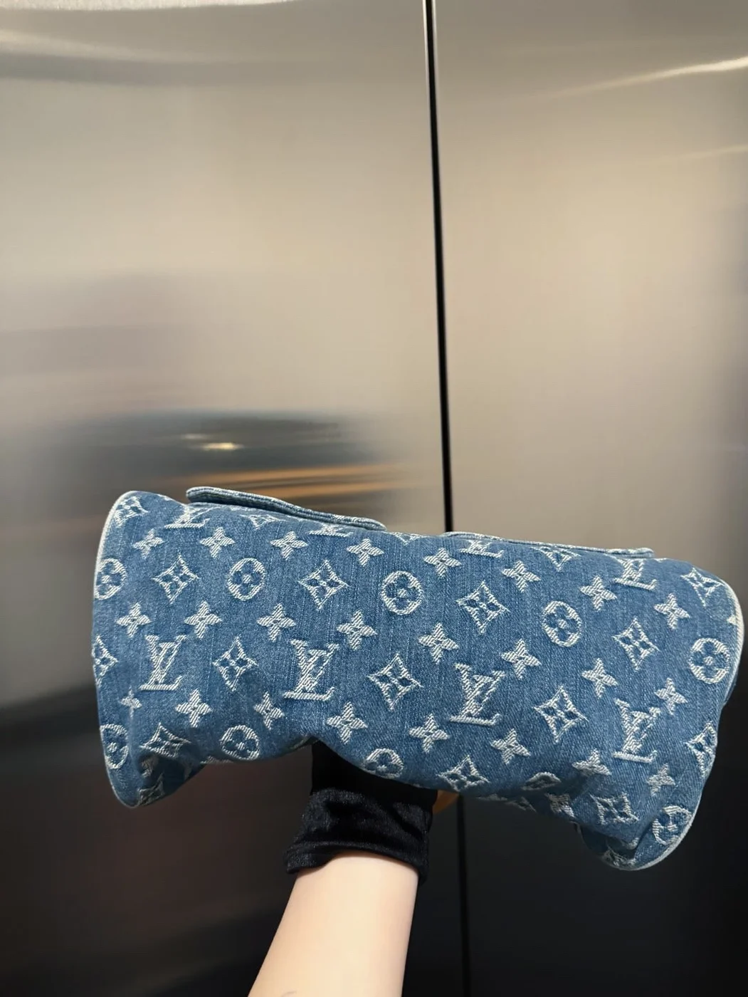 Louis Vuitton Neo Speedy handbag product view 3