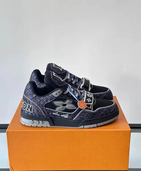 Louis Vuitton Men Black Fabric Sneakers product photo