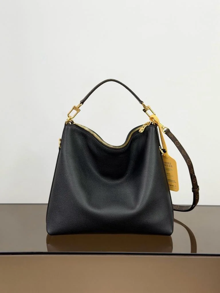 Louis Vuitton Multipass in black Bag product view 3