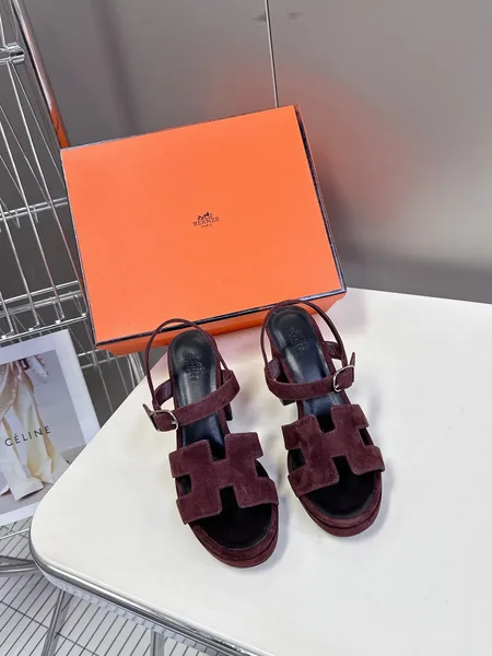 Hermès Women Burgundy Suede Heels product photo