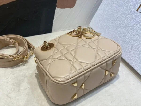 Dior Lady Women’s Handbag Beige Smooth Leather 20x13x8cm product view 3