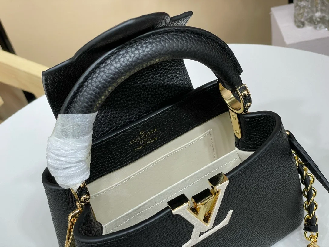 Louis Vuitton Capucines BB Black Cowhide Leather Handbags 21x14x8cm product view 4
